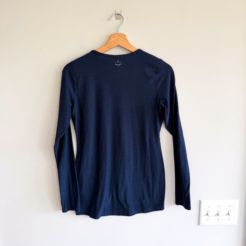 Beyond the Bump by Beyond Yoga Crew Neck Long Sleeve T-Shirt Blue M - Picture 2 of 6